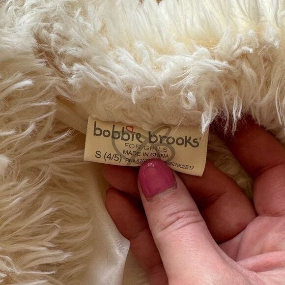 GIRLS FAUX FUR VEST SIZE 4/5 - Picture 2 of 2